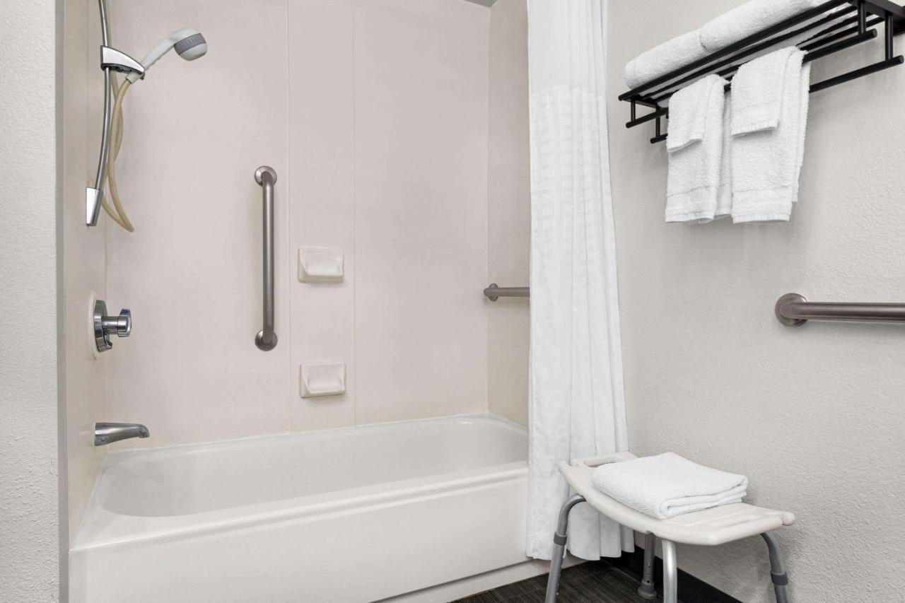 Hotel La Quinta By Wyndham Cleveland Airport West North Olmsted Zewnętrze zdjęcie