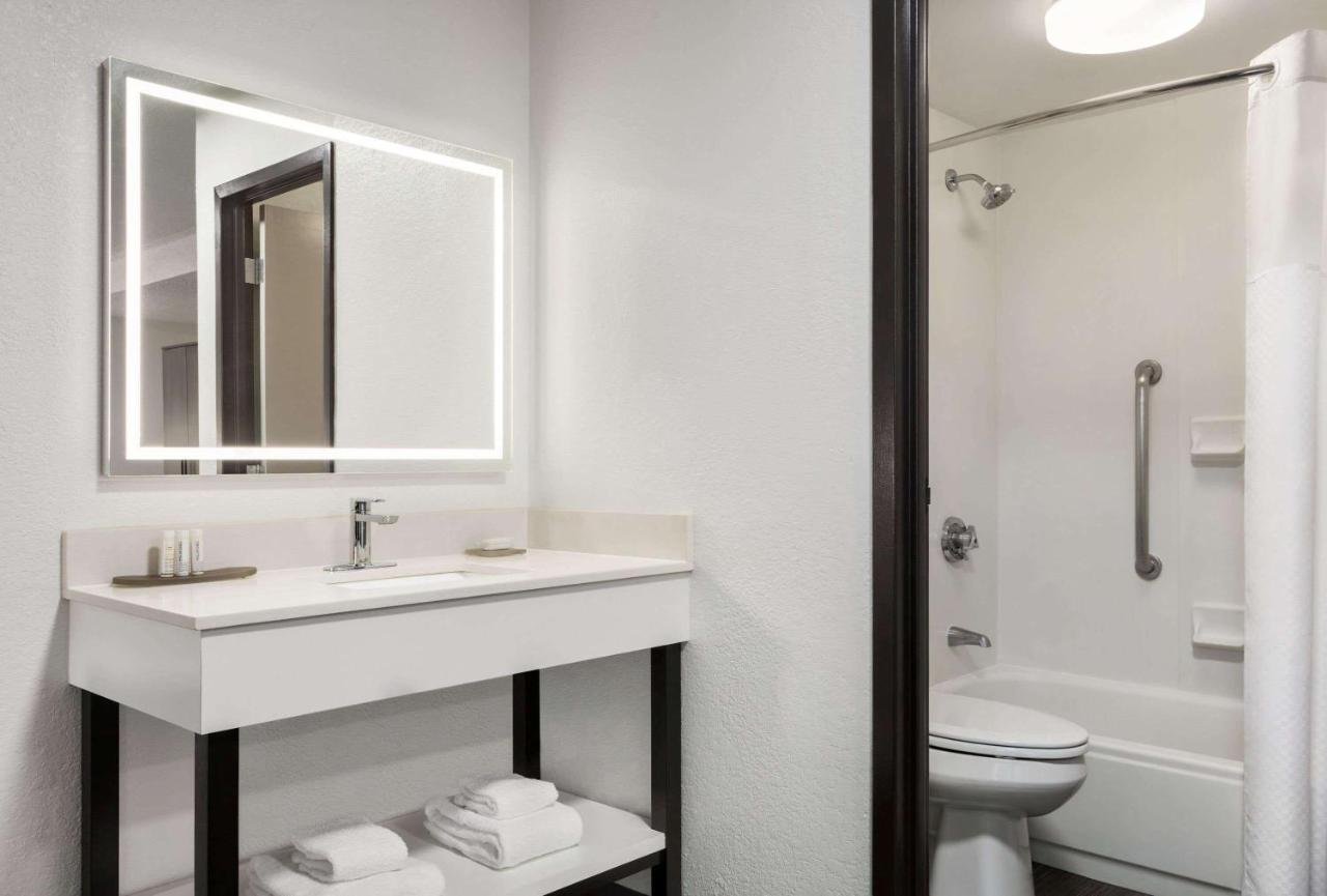 Hotel La Quinta By Wyndham Cleveland Airport West North Olmsted Zewnętrze zdjęcie