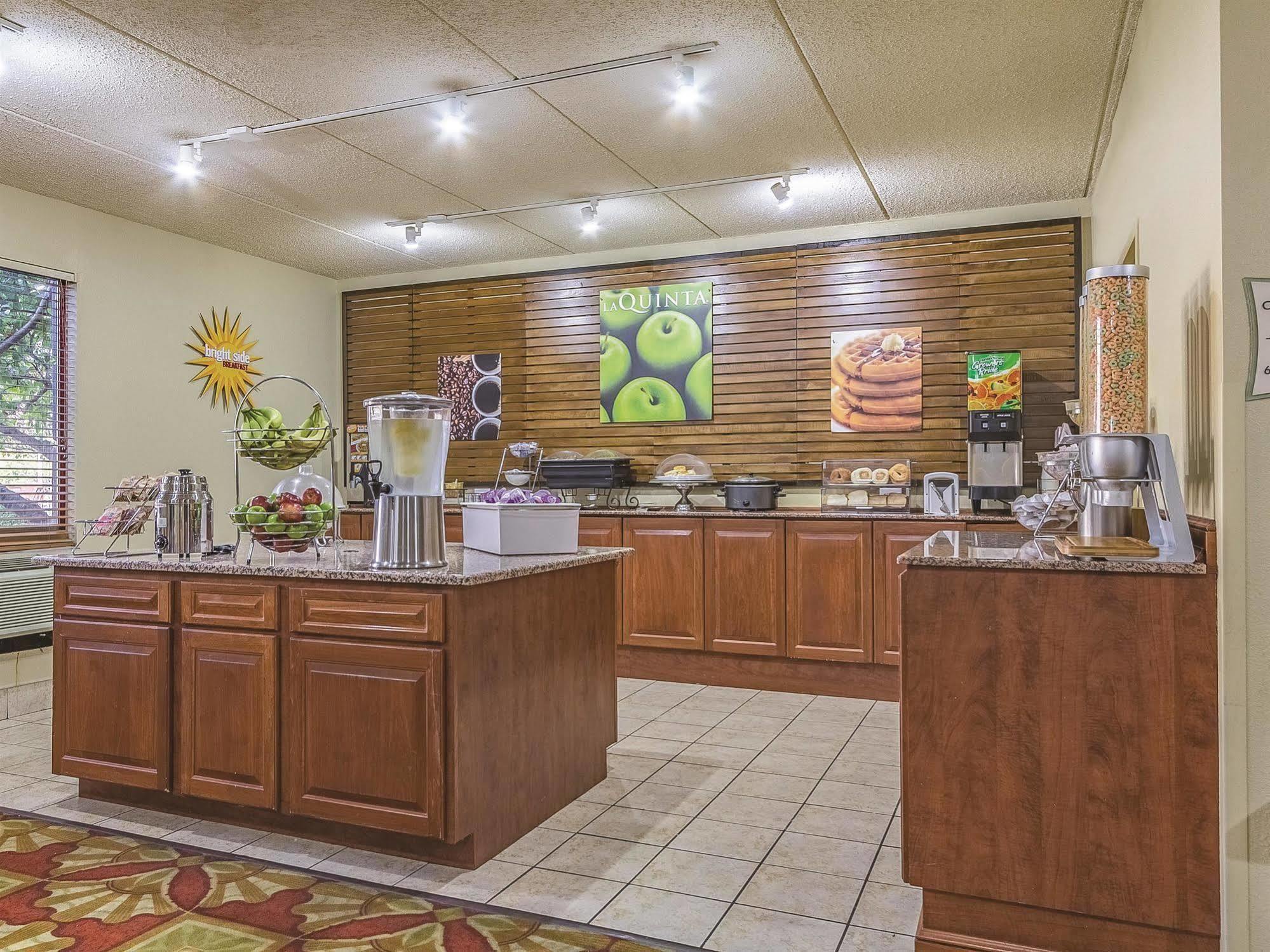 Hotel La Quinta By Wyndham Cleveland Airport West North Olmsted Zewnętrze zdjęcie